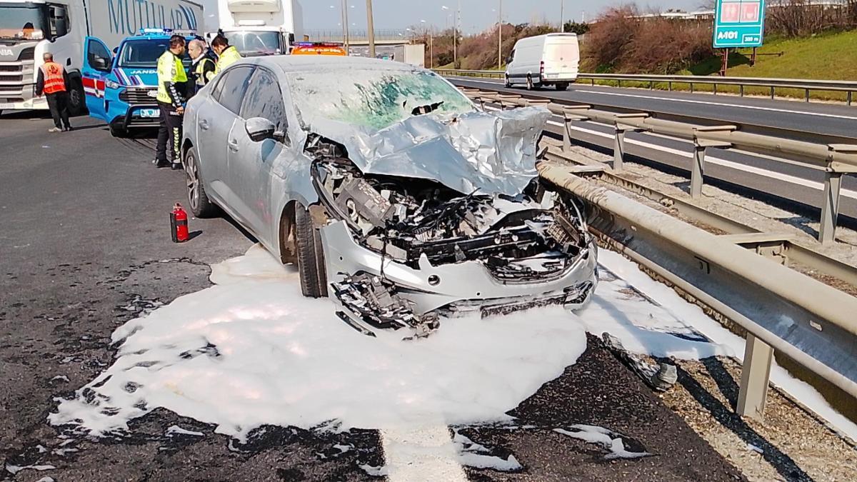 İstanbul- Silivri'de kamyonla otomobil çarpıştı