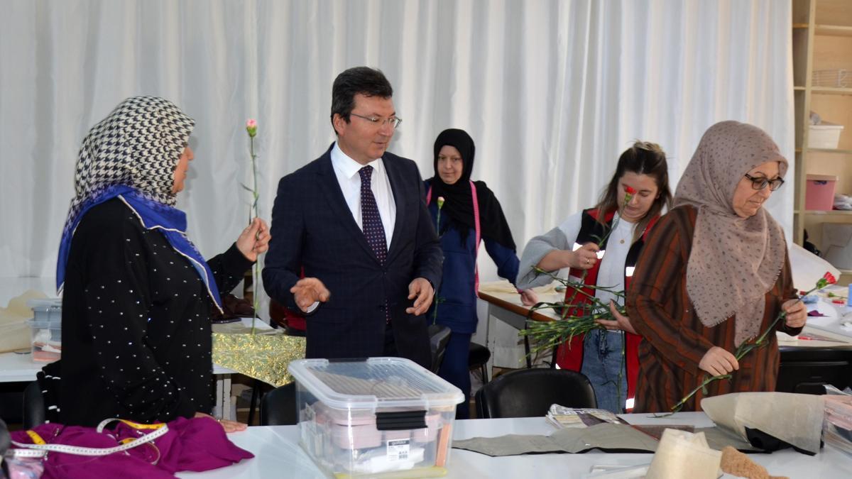 Kaymakam Şahin Kadınlar Günü'nü kutladı