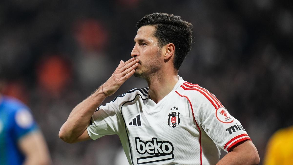 Beşiktaş 2 ayrılık birden açıkladı