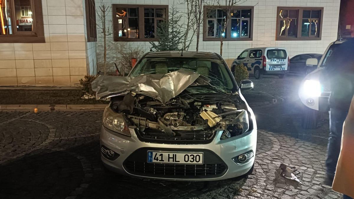 Bingölde otomobiller çarpıştı: 4 yaralı