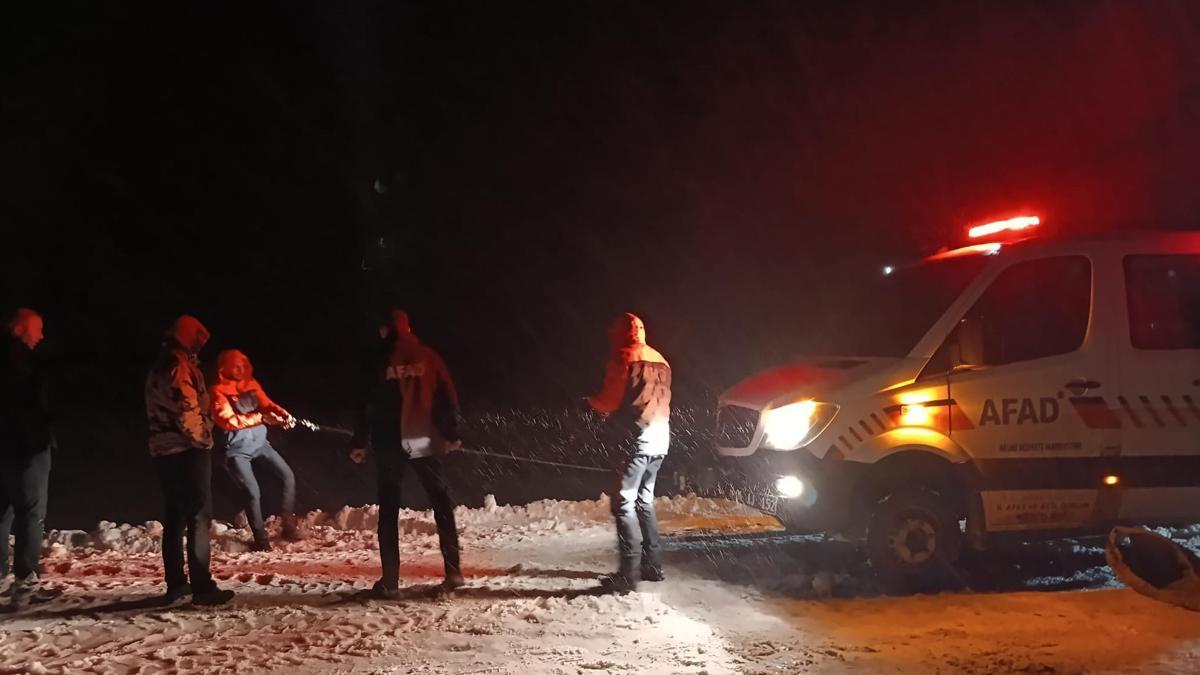 Tipide şarampole kayan araçtaki 4 kişi kurtarıldı