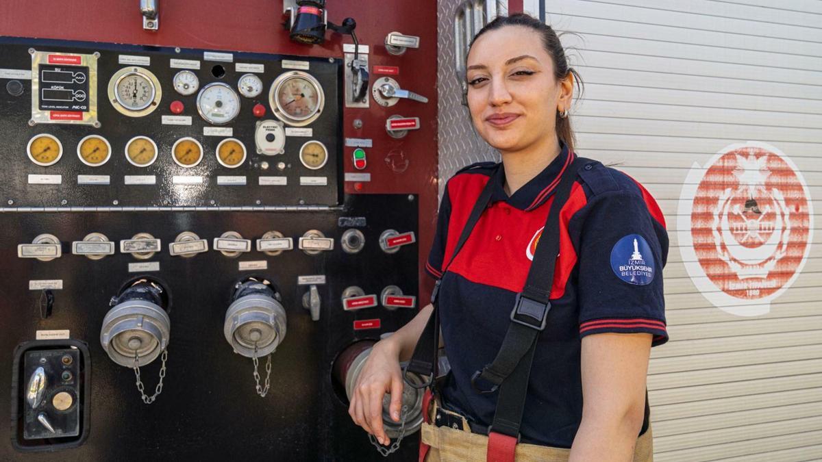 Çocukluk hayalini gerçekleştiren İrem, itfaiyeci oldu