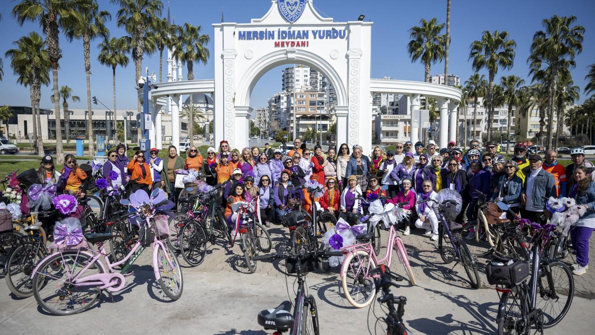 Mersinde emekçi kadınlar 8 Martta bir araya geldi