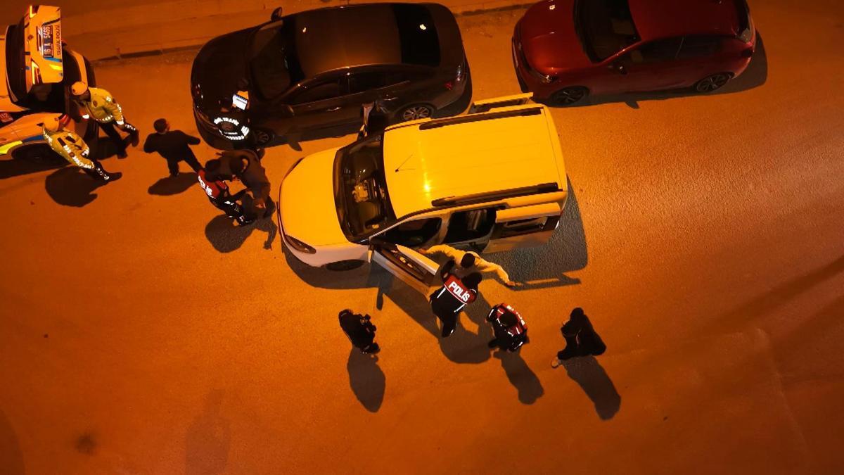 Bursadaki trafik denetimi dronla görüntülendi; araçlar didik didik arandı