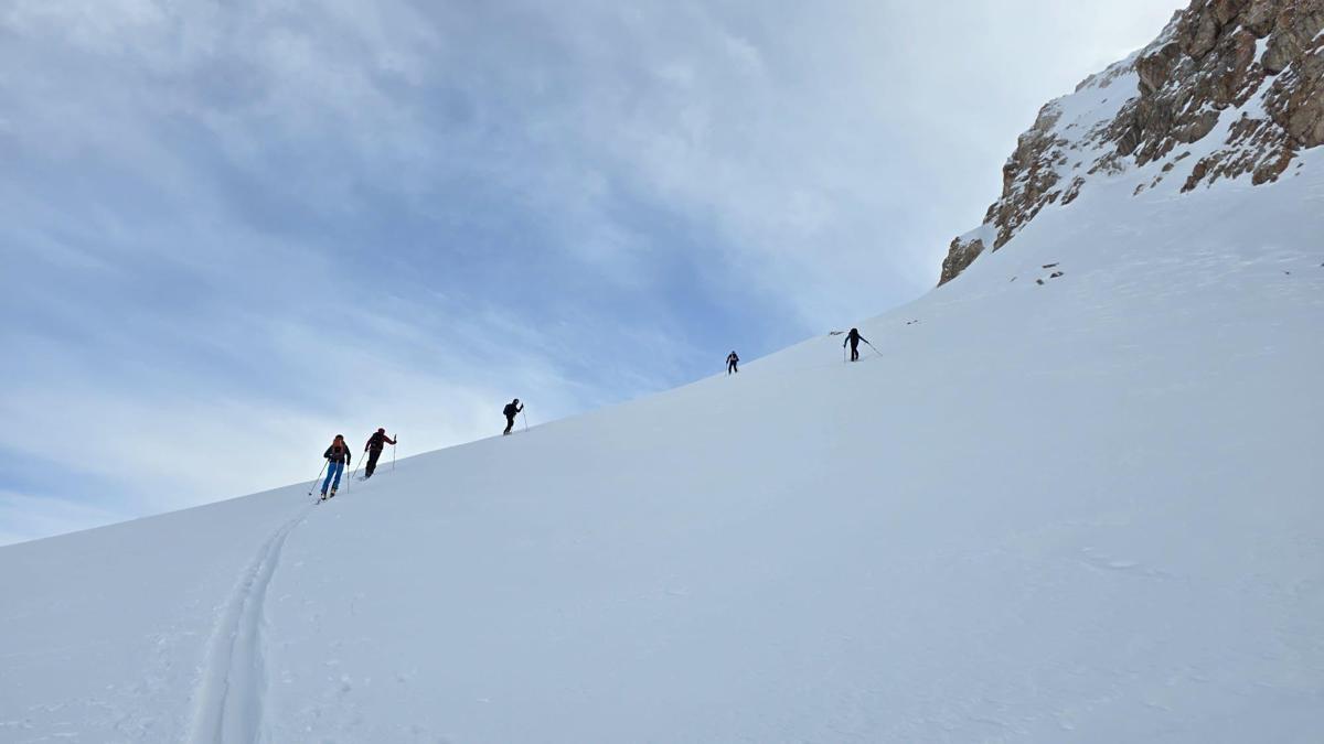 Çekyalı 5 dağcının Mor Dağına kış tırmanışı 9 saat sürdü