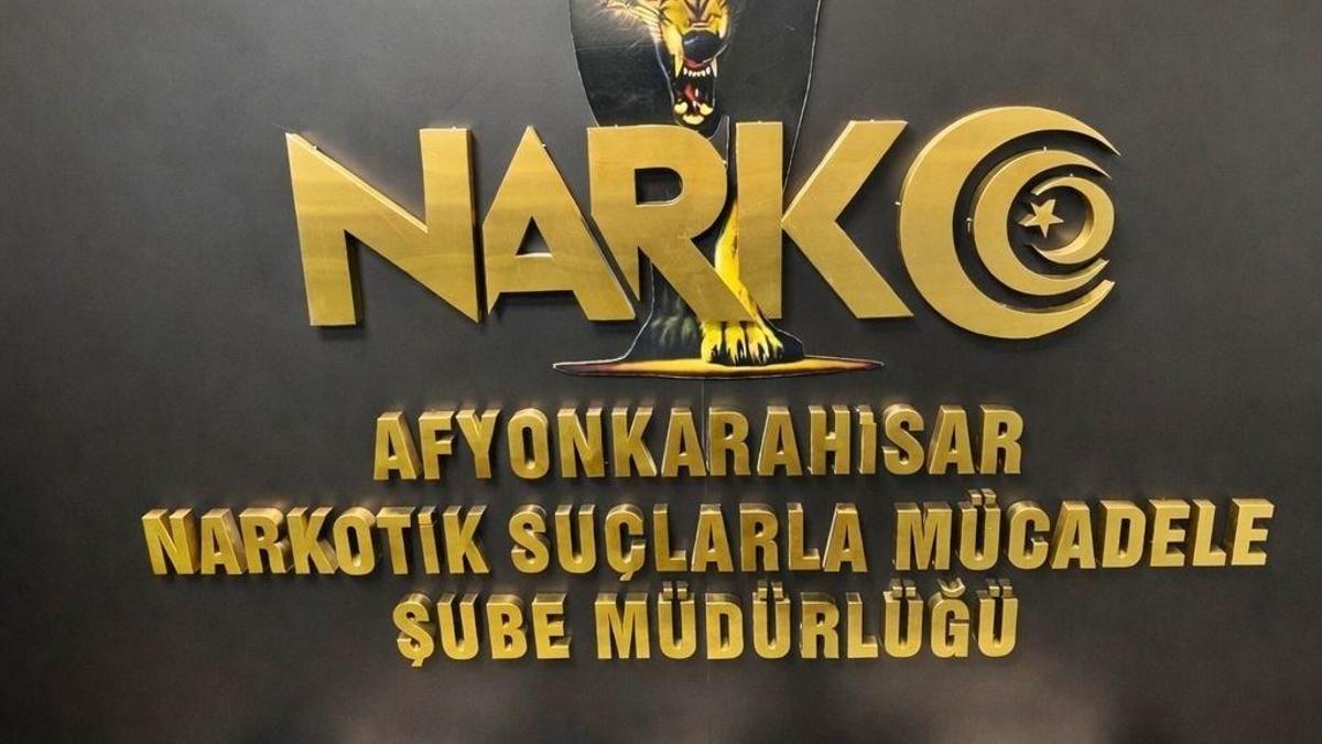 Durdurulan araçlardan uyuşturucu çıktı; 2 tutuklama