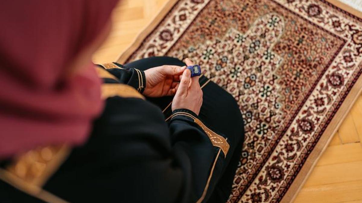 RAMAZANIN SON CUMASI KILINAN NAMAZ​: 4 Rekatlık Kefaret Namazı Nasıl Kılınır?