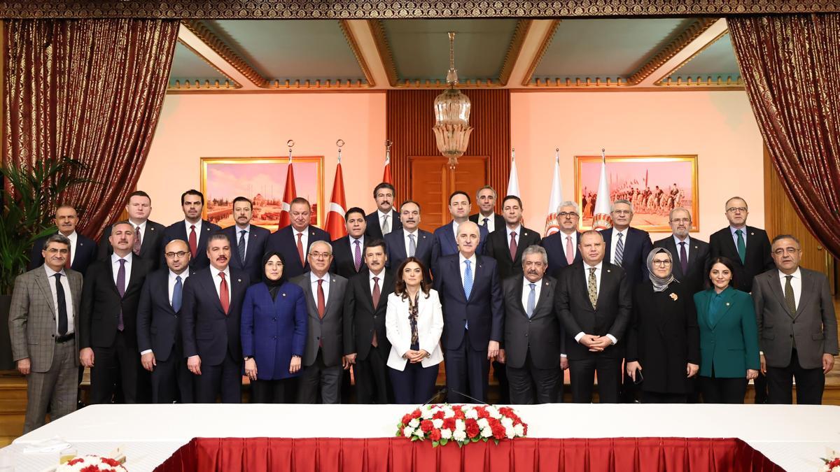 Kurtulmuş, Terörsüz Türkiye komisyonu üyeleriyle iftarda bir araya geldi