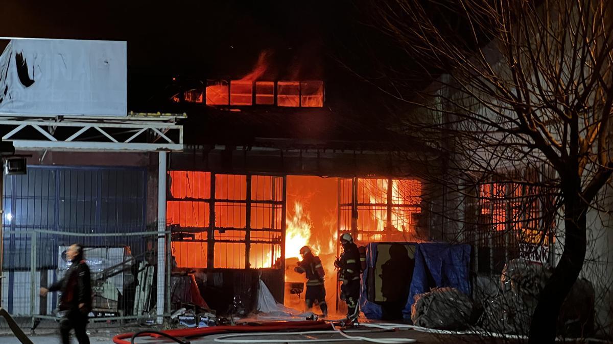 Kayseride mobilya atölyesinde yangın