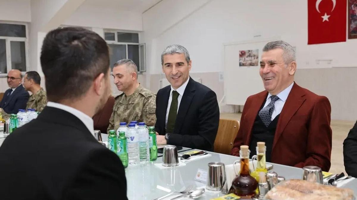 Kışlada iftar programı