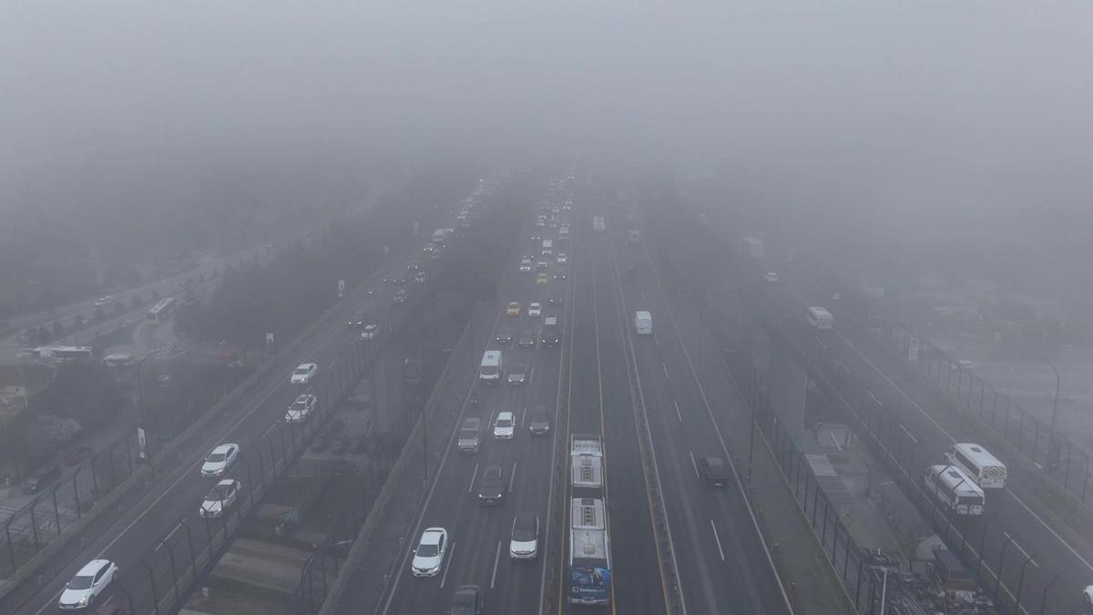 İstanbul - Haliç'te etkili olan sis havadan görüntülendi