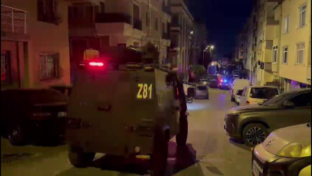 İstanbul - Maltepede park halindeki 3 araç yandı