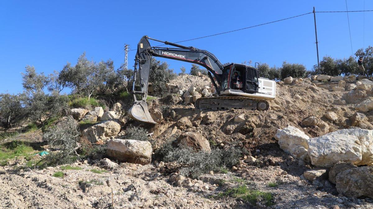Akdeniz'de taşkın riskini önlemek için koruma çalışmaları sürüyor