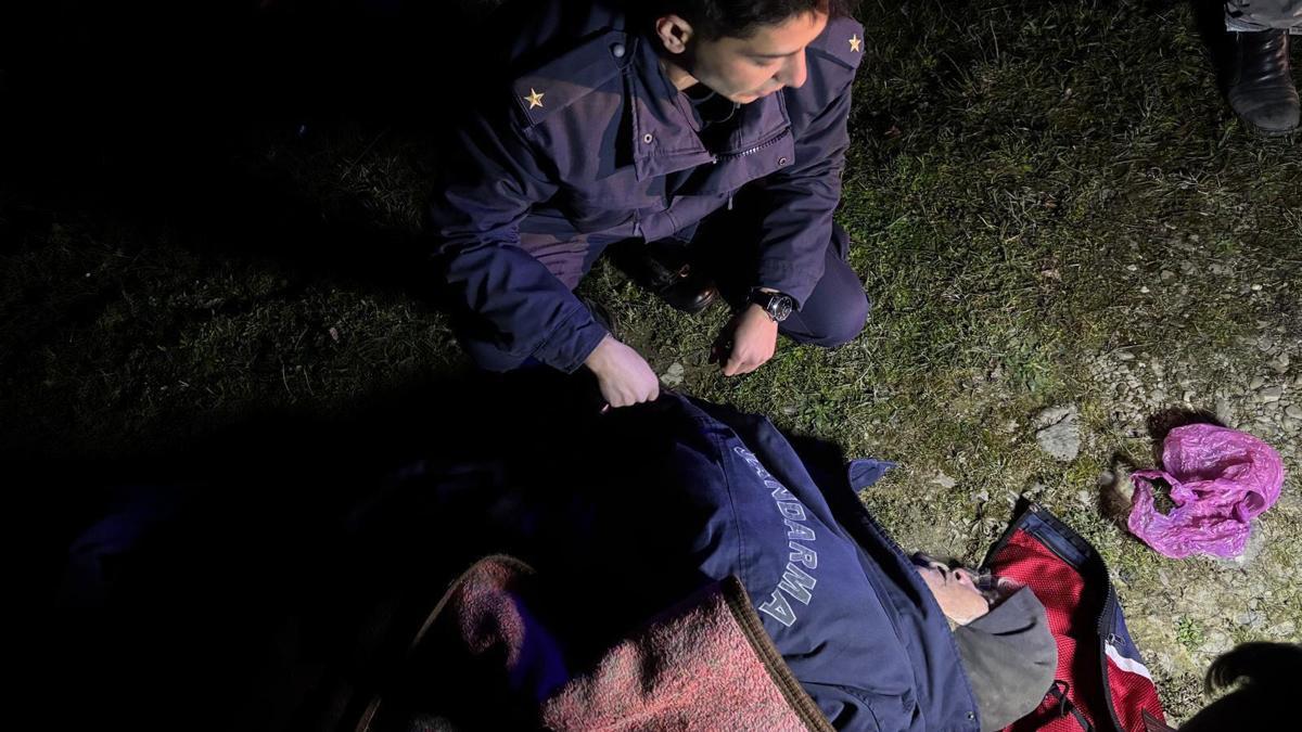 Bartın'da kayıp olarak aranan kadın, donmak üzereyken bulundu