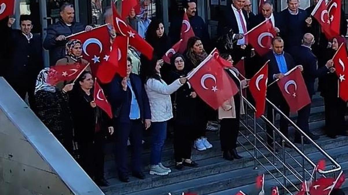 Osmaniyede veliler, öğretmenler ve öğrencilerden anlamlı İstiklal Marşı klibi