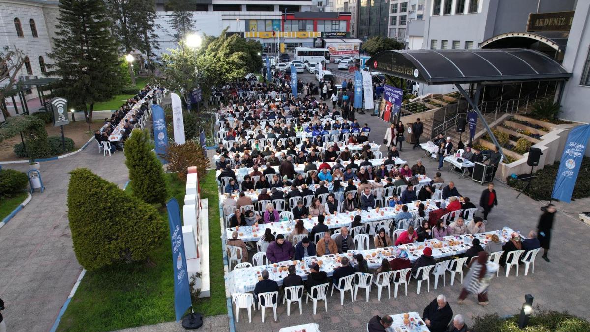 Şener, mesai arkadaşlarıyla iftar sofrasında buluştu