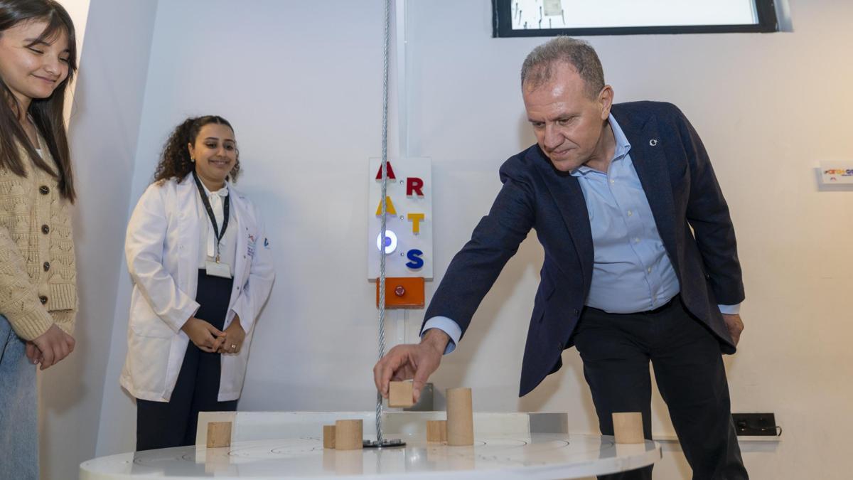 Başkan Seçer, Tarsus Aratos Matematik Evini ziyaret etti