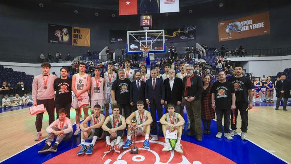 Bakan Bak: Geleceğin '12 Dev Adamları' okul sporlarında yetişiyor