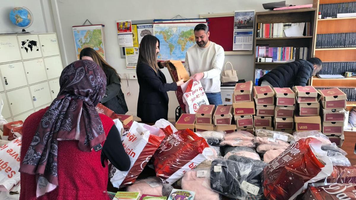 Derikte köy okulu öğrencilerine bayram hediyesi