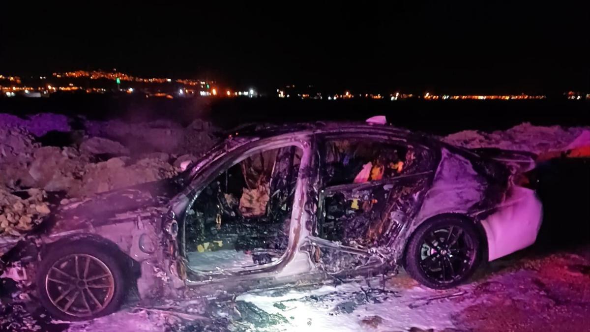 Mardinde Seyir halindeki otomobil yandı