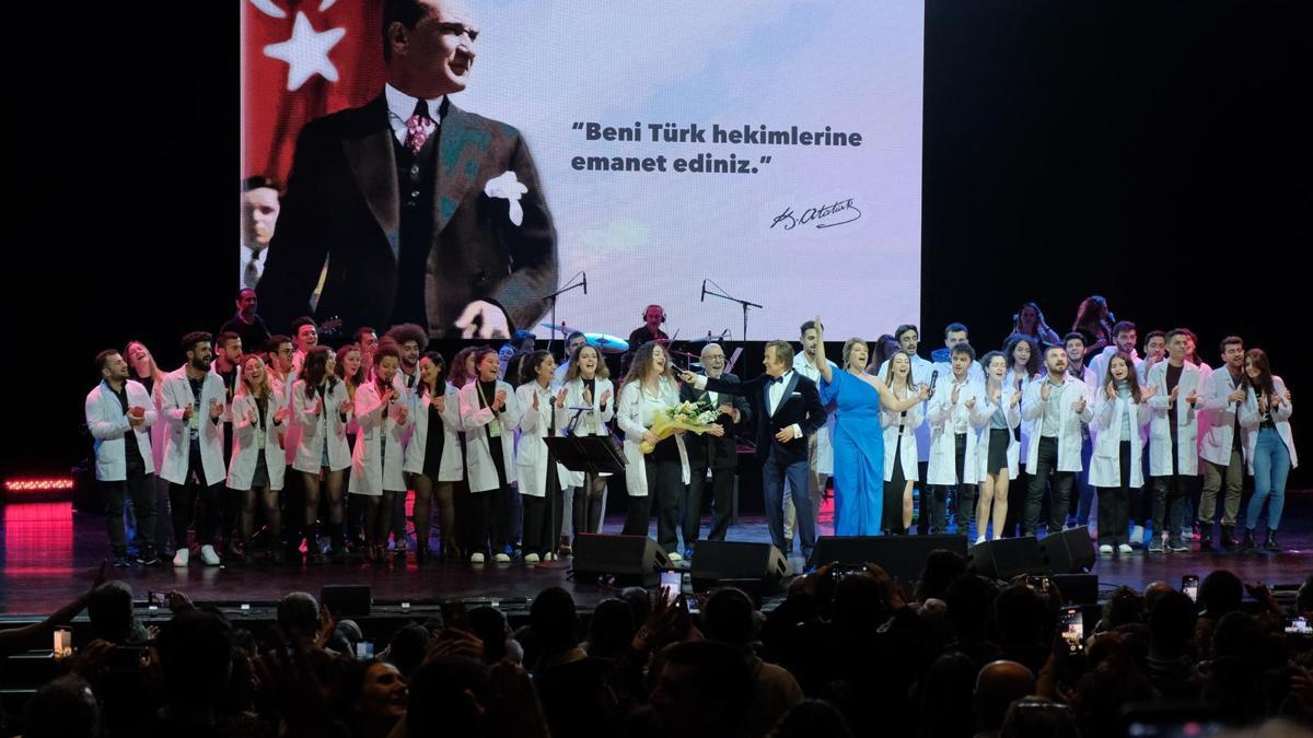 Yaşardan Tıp Bayramına anlamlı gece; Müzik, Geleceğin Hekimleri Için Yükseliyor