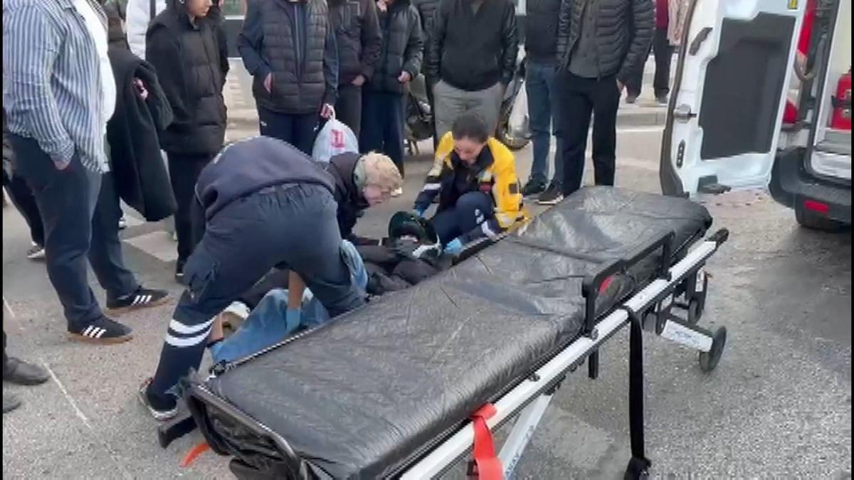İstanbul - Sancaktepede motosiklet bariyere çarptı: 2 yaralı