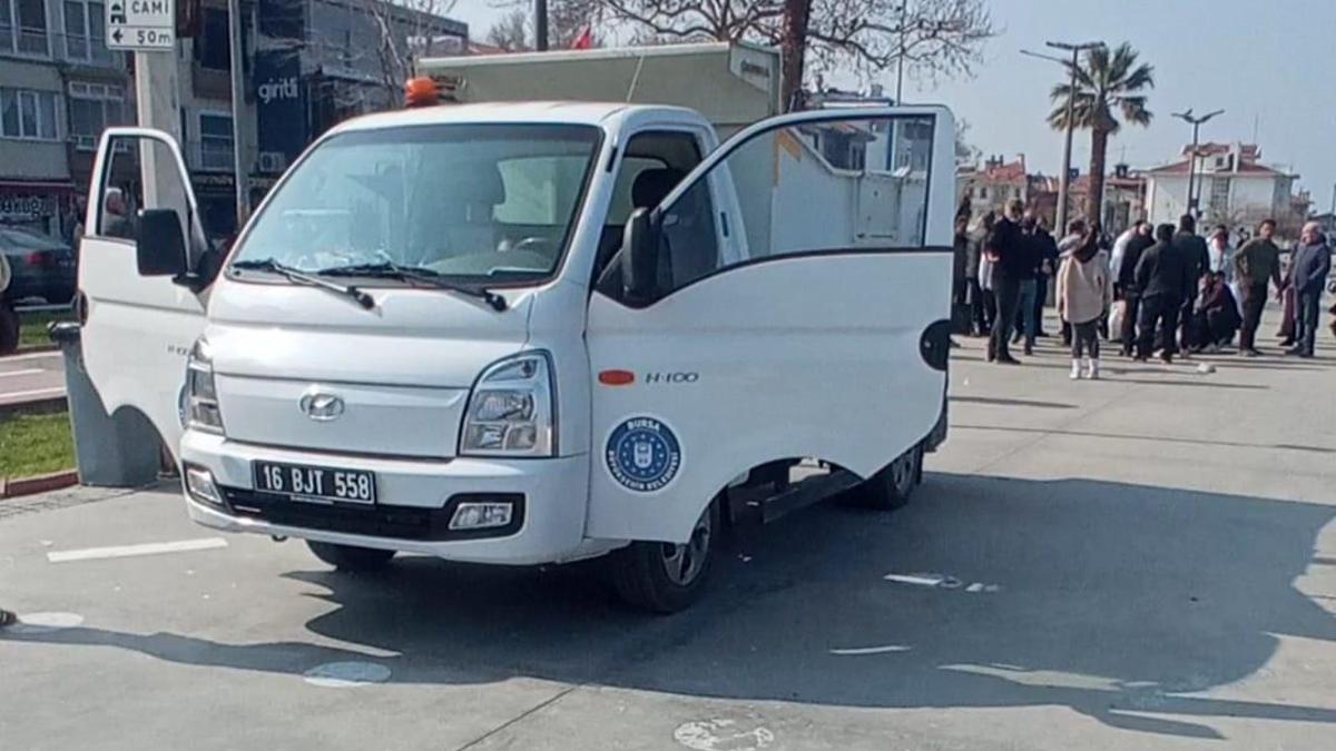 Çöp kamyonunun altında kalan çocuk hayatını haybetti