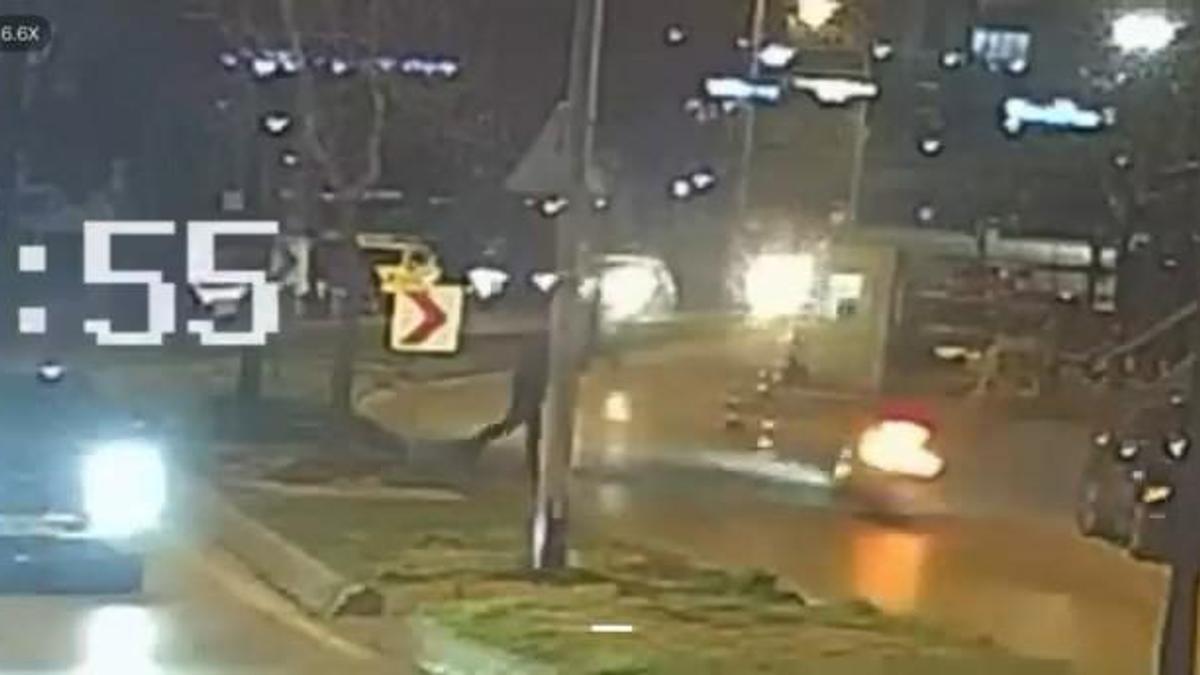 İstanbul -Kartalda sürücünün 'dur' ihtarına uymadığı motosiklet ağaca çarptı