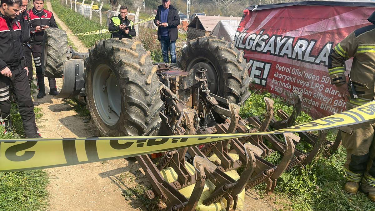 Devrilen traktörün altında kalan sürücü öldü