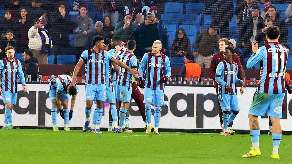 Karadeniz derbisinde Trabzonspor, Çaykur Rizesporu tek golle geçti