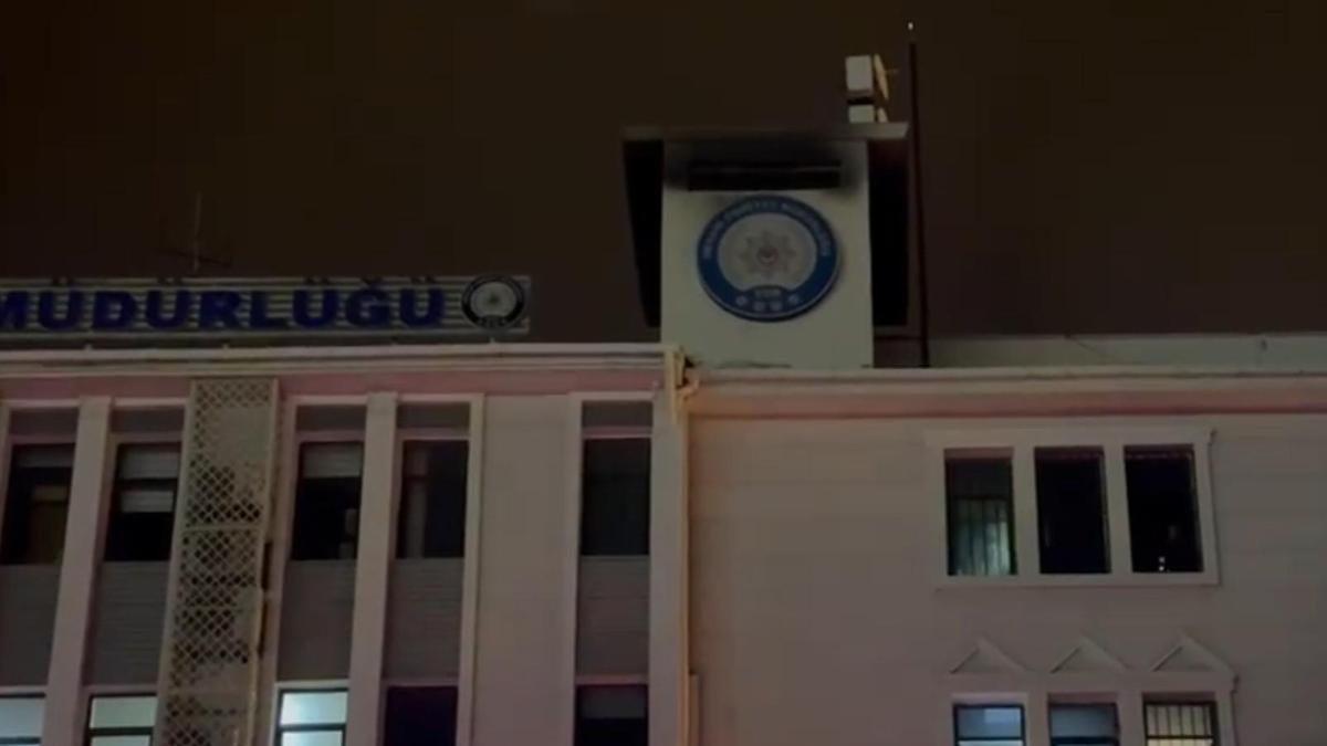 Mersinde İl Emniyet Müdürlüğü ek binasında çıkan yangın söndürüldü