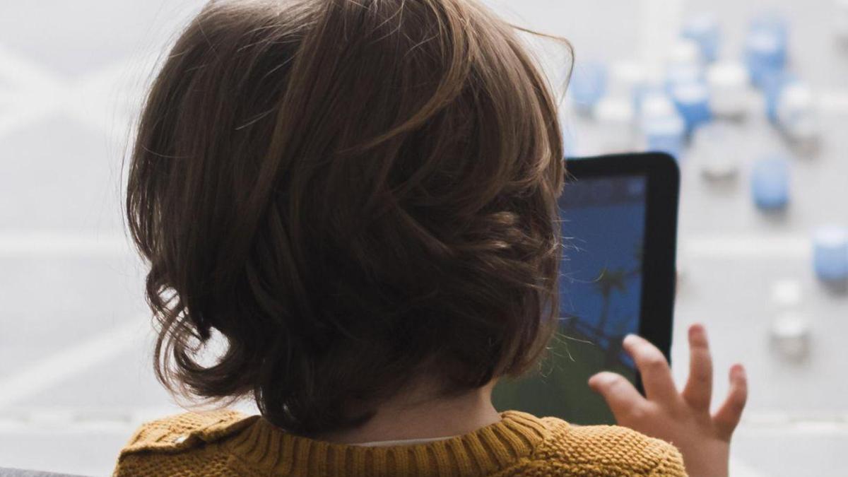 Ebeveynler neden sanal medyada çocuklarının anılarını paylaşıyor?