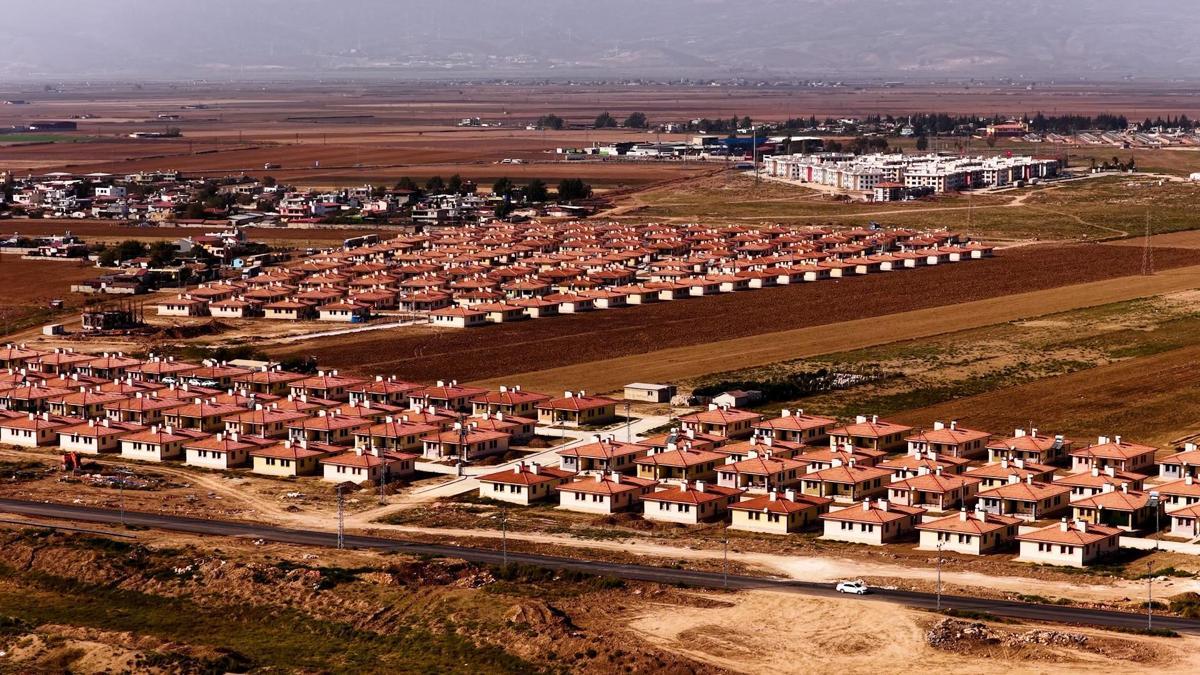 Bakan Kurum: Hatay'ın her bir köşesine ektiğimiz umut yeşerdi