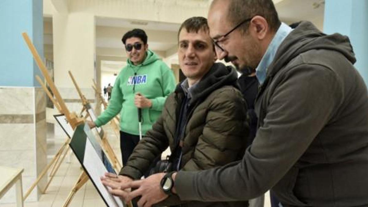 Görme engelliler de resimleri dokunarak hissedecek