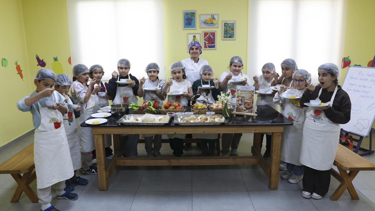 Mersinde çocuklar geleneksel ve dünya mutfağından yeni tatlar öğreniyor