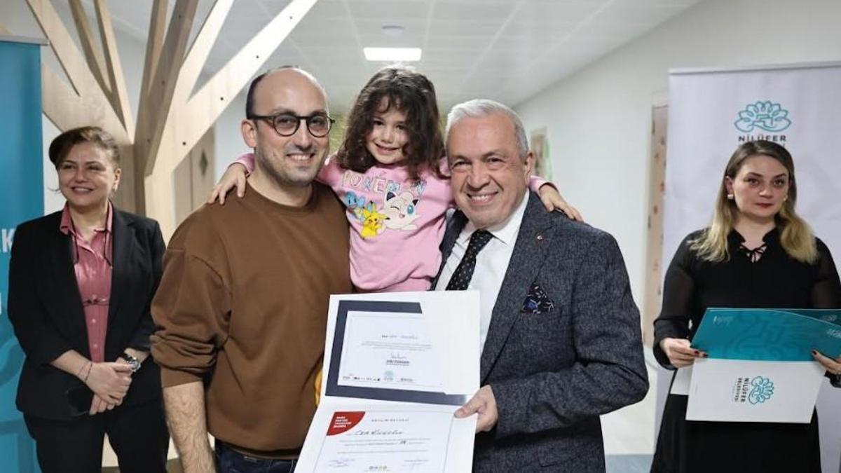 Nilüferde BADEP eğitimini tamamlayan babalar sertifikalarını aldı