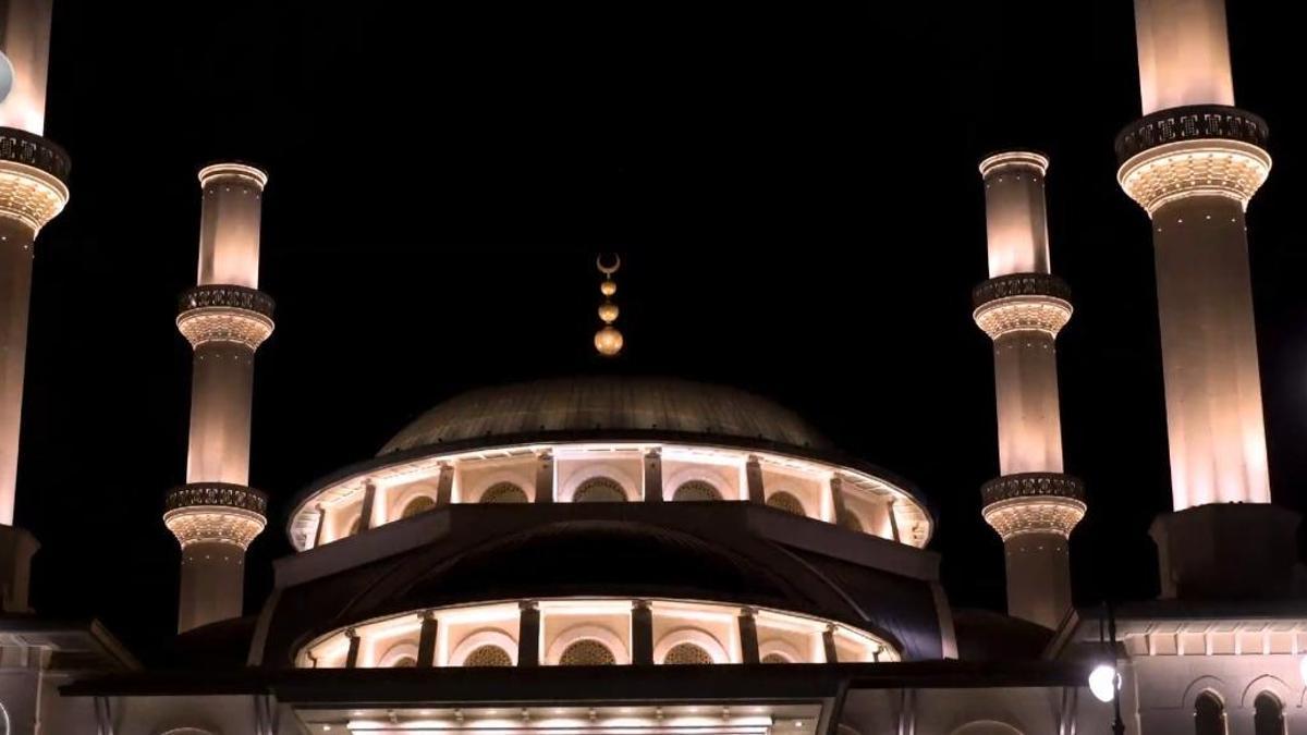 MİLLET CAMİİNDE KADİR GECESİ ÖZEL YAYINI