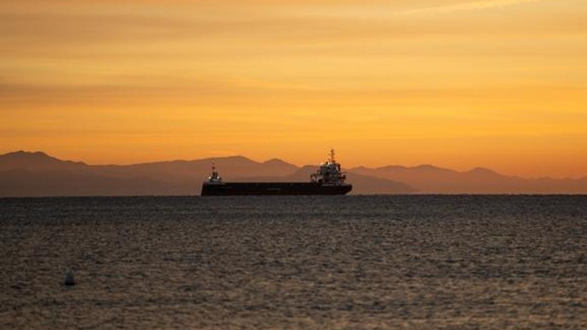 Hürmüzde günler sonra ilk: İran'a ait olmayan ham petrol tankeri geçiş yaptı