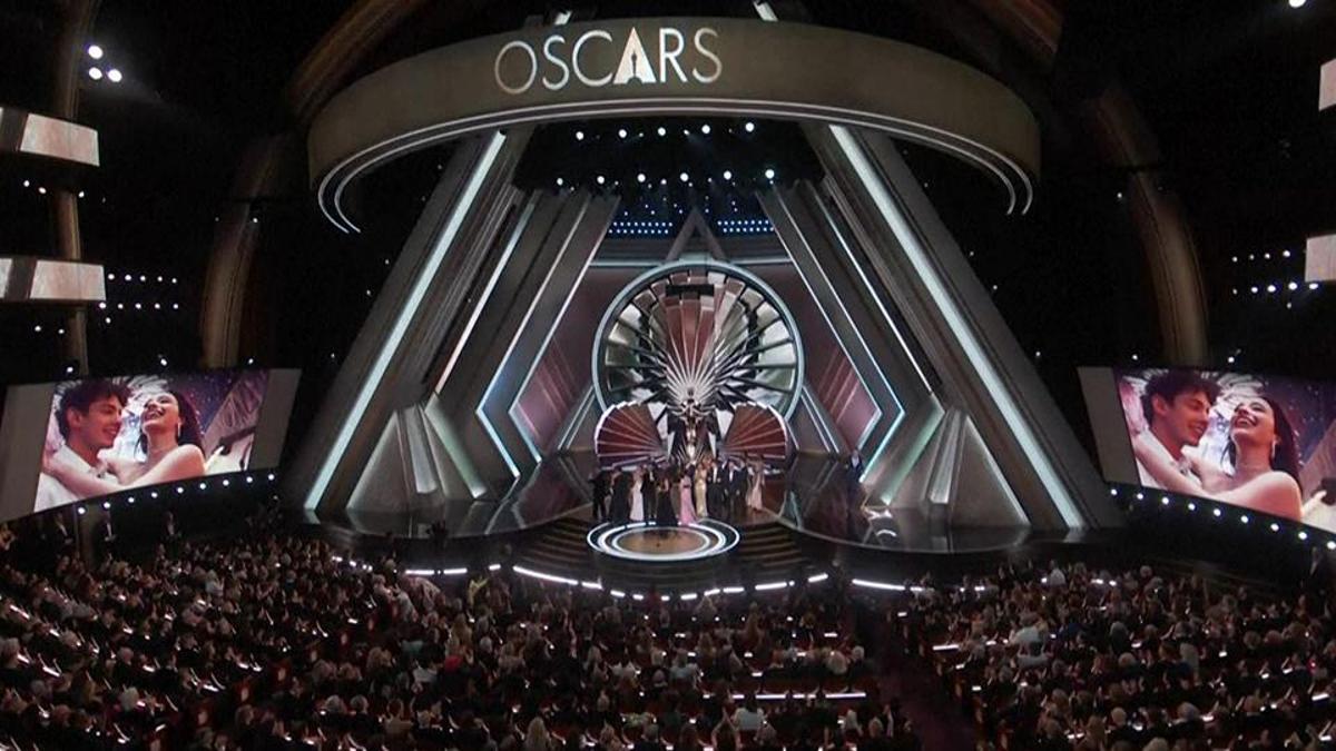 Kırmızı halıda savaşa hayır tepkisi