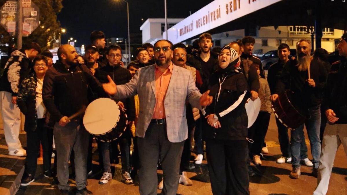 Kadın muhtar ve ramazan davulcularından Kadir Gecesinde ilahili klip