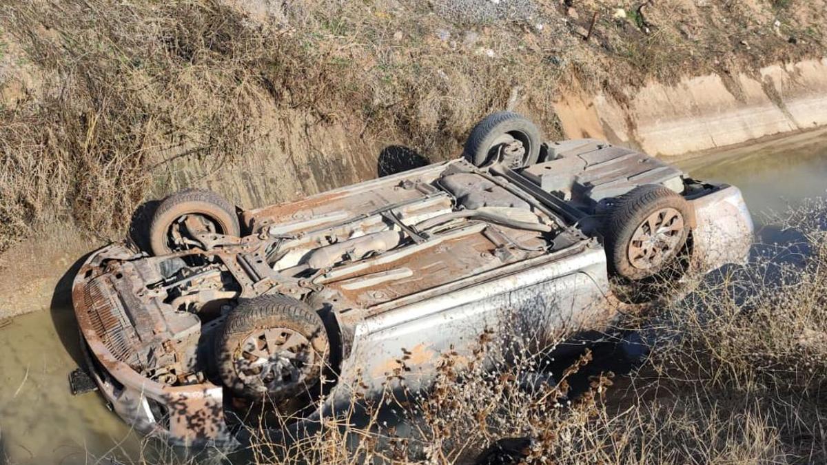 Aksaray'da otomobil sulama kanalına düytü; Baba ve kızı yaralandı