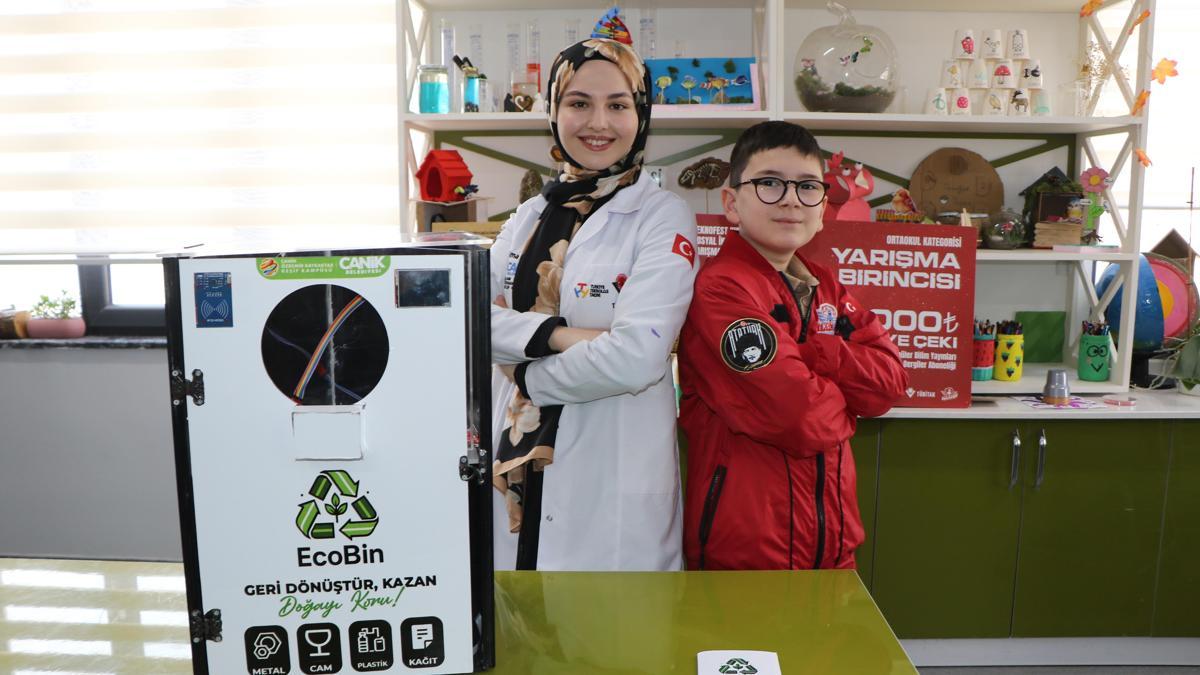 Eğitimi için her hafta 130 kilometre yol katetti, TEKNOFESTten ödülle döndü