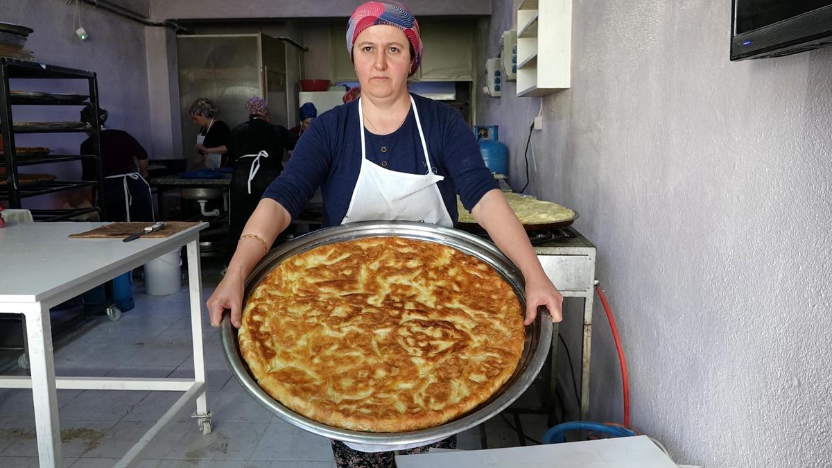 Burdur'da su böreği mesaisi