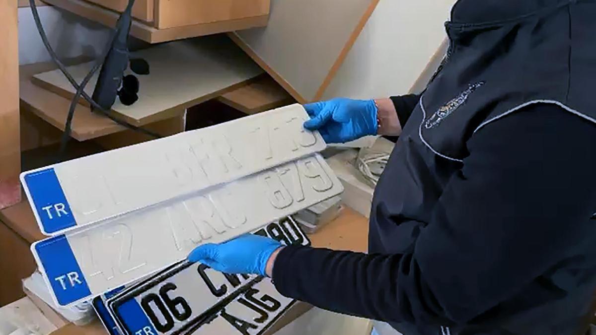 Sahte plaka basıp, satan şüphelilere operasyon; 4 tutuklama