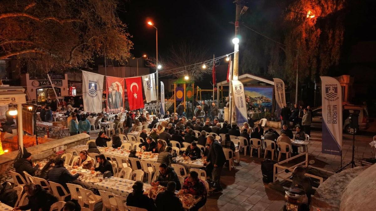 Türkkuyusu Mahallesi'nde 40 yıllık sahur yemeği geleneği devam etti