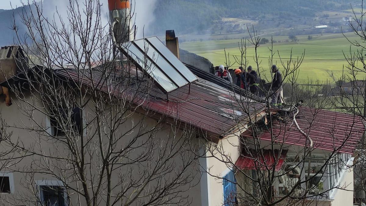 Evde çıkan yangında öldü, eşi yaralandı