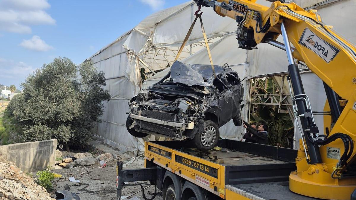 Otomobil seraya uçtu: 1 ölü, 1 yaralı