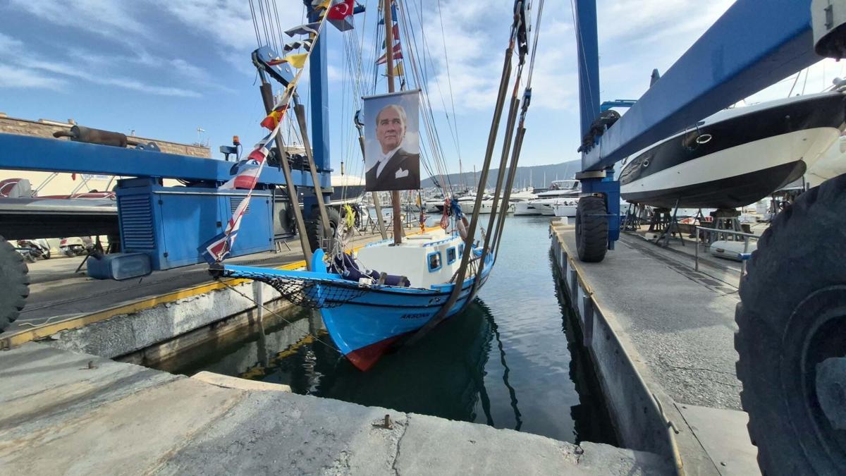 Son süngerci 'Aksona Mehmetin teknesi yeniden denizle buluştu
