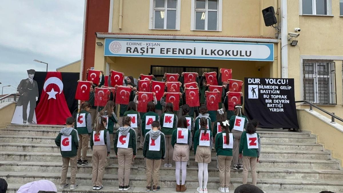 Keşanda öğrencilerden Çanakkale Zaferi'nin 111inci yıl dönümüne özel koreografi