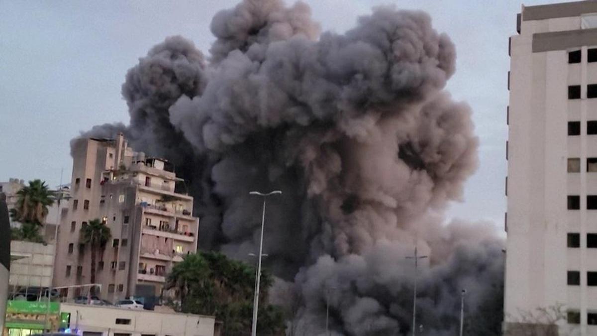 İsrail yine Lübnan'ı hedef aldı: Bina yerle bir oldu!